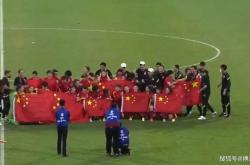 爱游戏在线-包含沈阳队勇夺客场胜利，士气高涨，全队庆祝胜利的词条