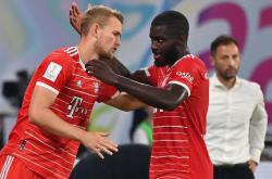 爱游戏tv-英格兰完胜拜仁，德利赫特制霸全场的简单介绍