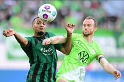 爱游戏APP-包含沃尔夫斯堡遇强对手，德甲冠军夺冠前景渺茫的词条