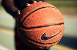 爱游戏体育官网-绿茵烽火与篮下风暴，当西甲德比遇见中美对决，体育的跨时空对话