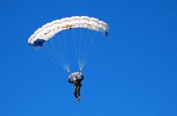 爱游戏体育-天使之翼破纪录，巴西险胜墨西哥，一场载入史册的南美对决