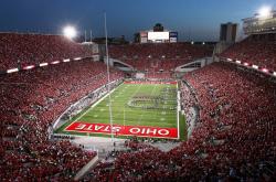 爱游戏娱乐-赛道上的逆袭，周冠宇高光表现，迈凯伦鏖战雷诺车队