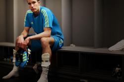 AYXapp下载-教科书般的掌控力，英格拉姆高效表现引领骑士力克马刺