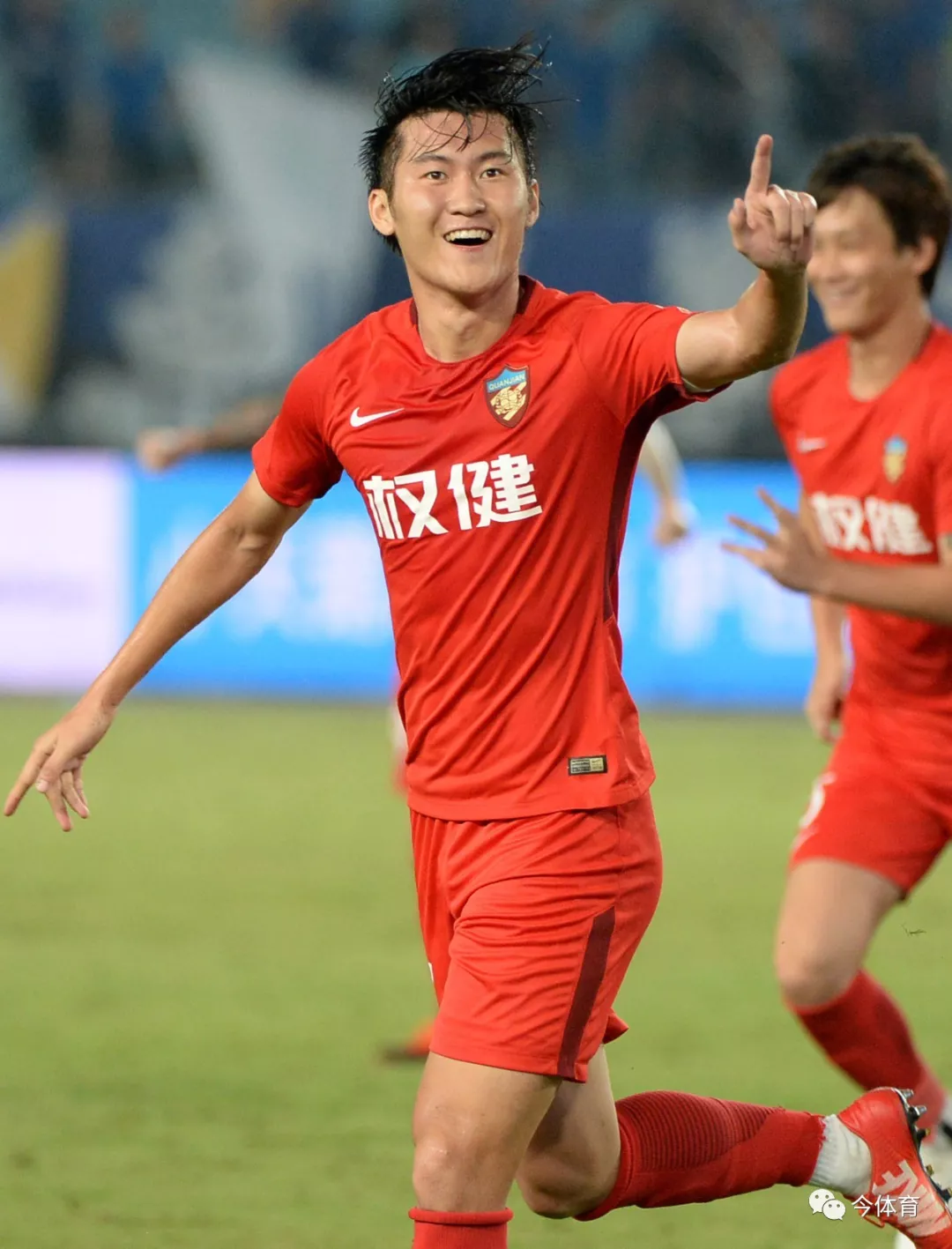 包含天津权健队在比赛中展现出团结协作的精神的词条