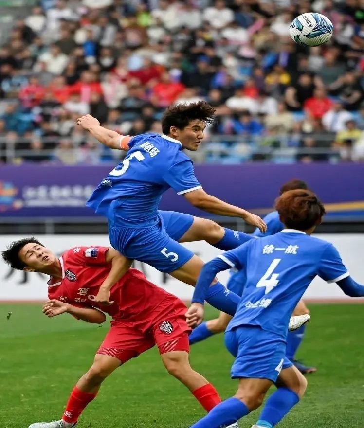 中国职业足球联赛备受广泛讨论 中国职业足球联赛备受广泛讨论