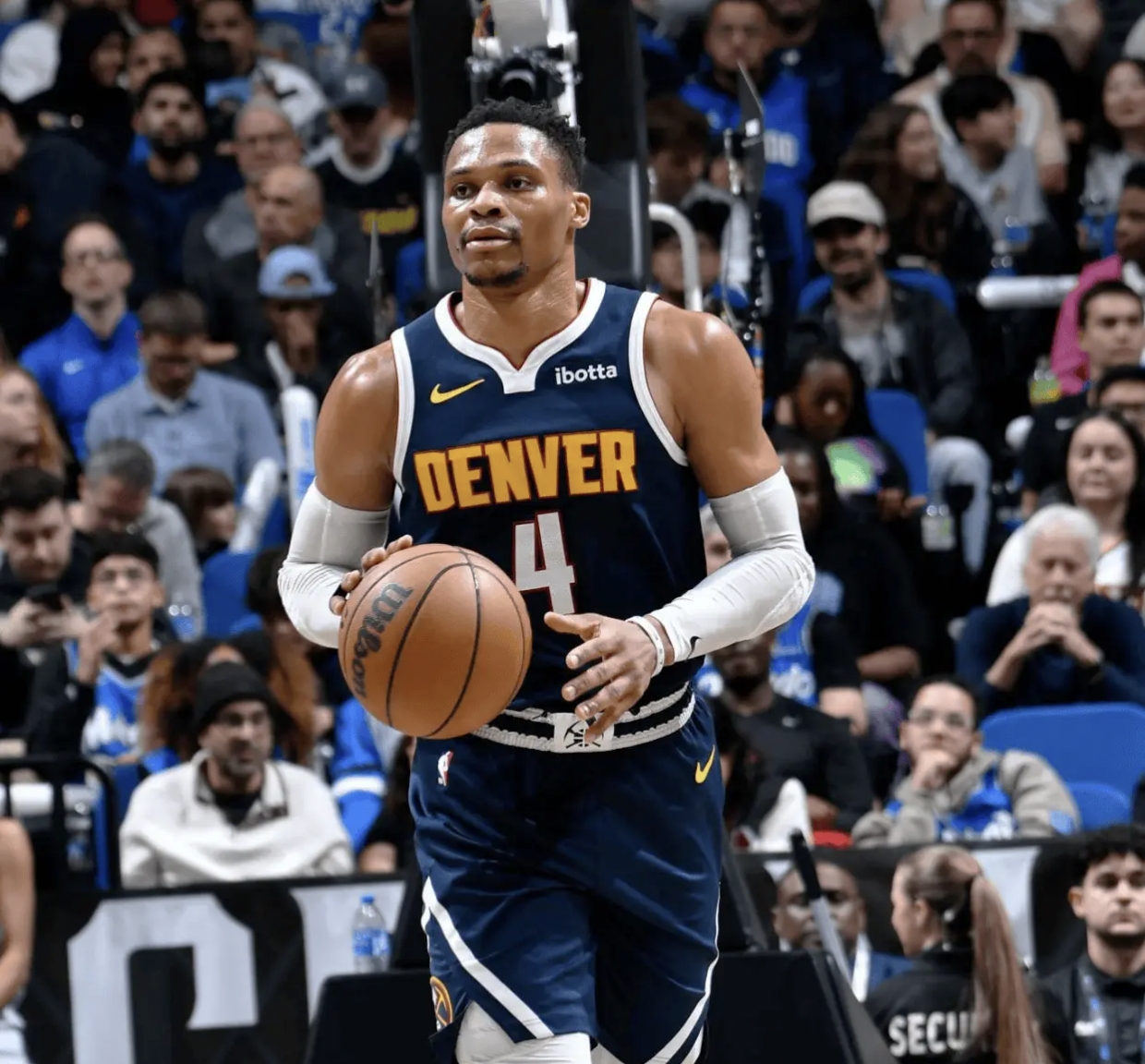 包含掘金队球员兴奋获得赛季首胜，信心大增的词条