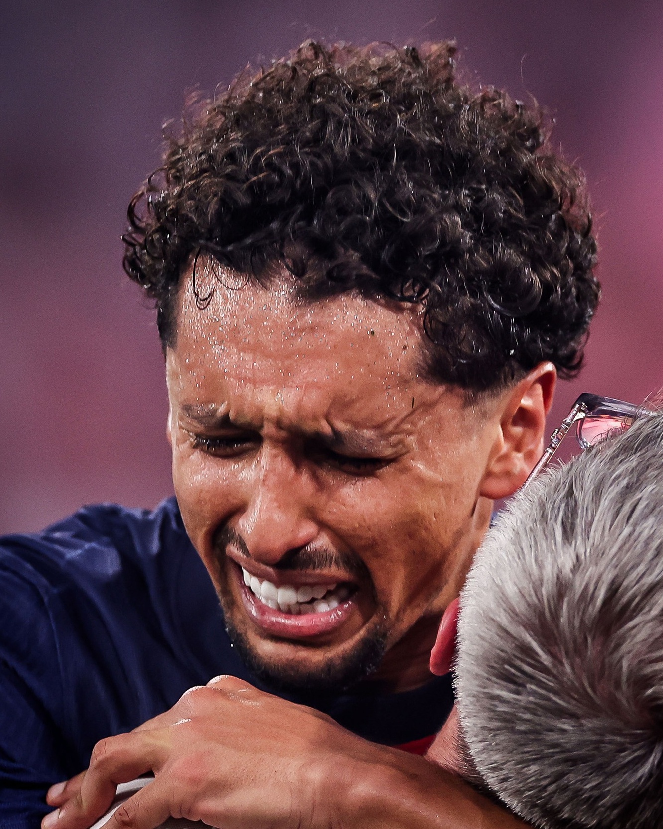 关于巴黎圣日耳曼客场连败，球迷情绪低迷的信息