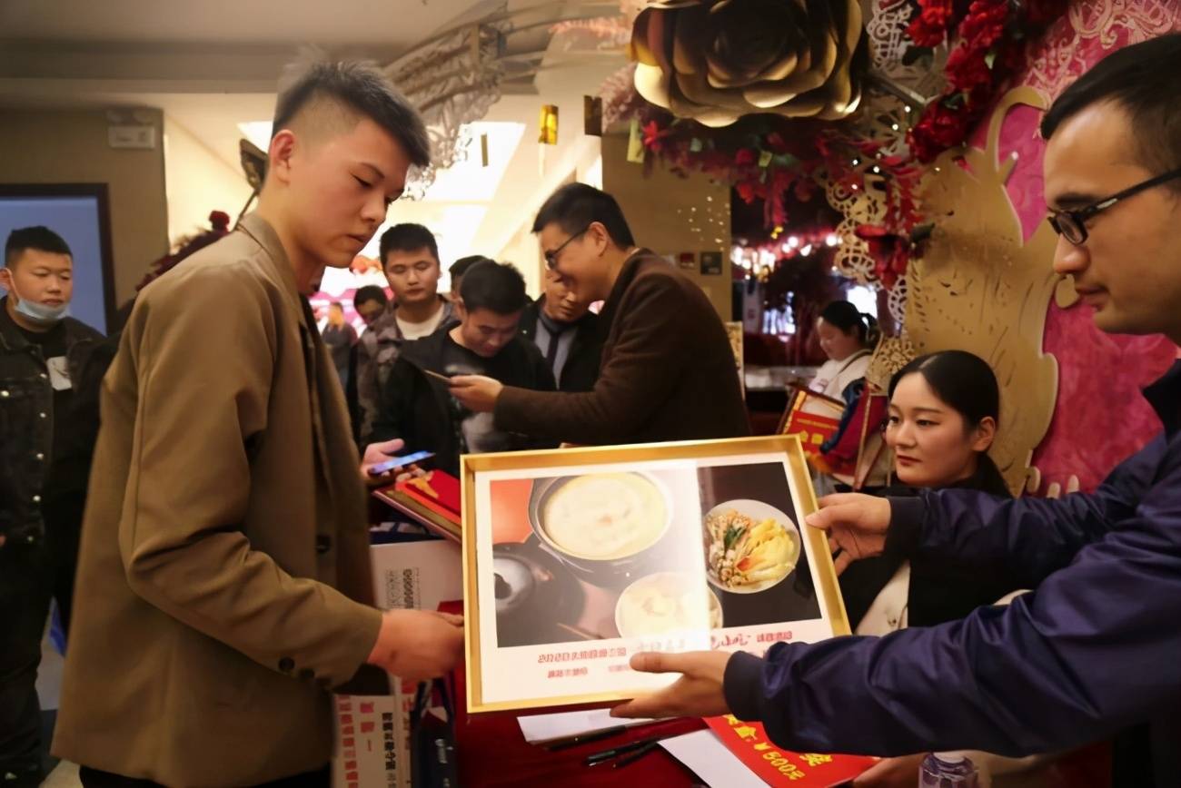 关于纪录再次被刷新，金牌花落谁家的信息