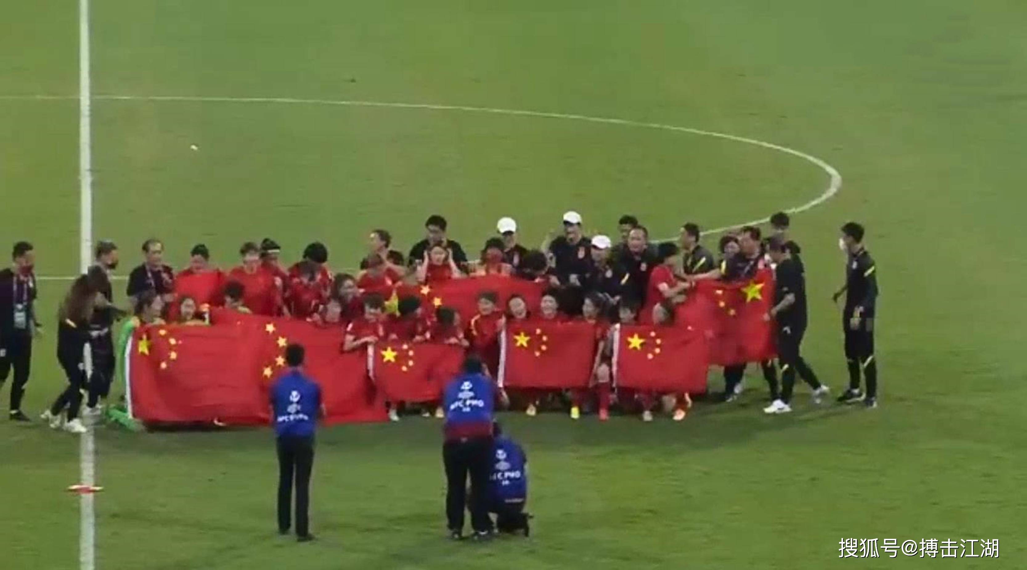 包含沈阳队勇夺客场胜利,士气高涨,全队庆祝胜利的词条 包含沈阳队勇夺客场胜利,士气高涨,全队庆祝胜利的词条