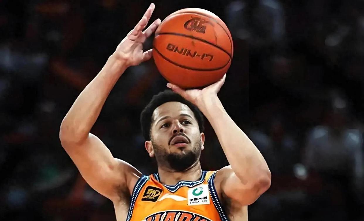 包含瓦伦西亚鏖战日本，哈兰德三分雨点燃全场的词条