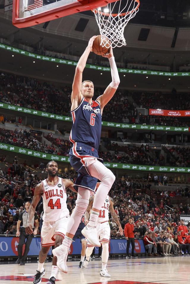 奇才完胜德国男篮，波尔津吉斯送出助攻