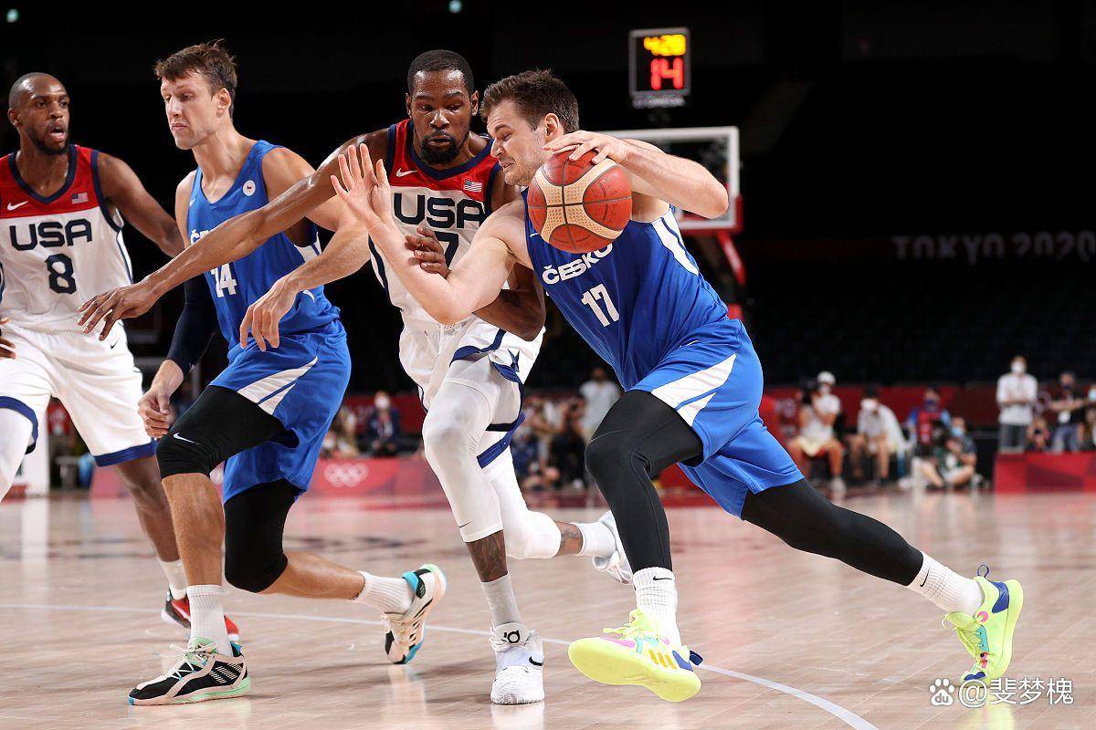 美国男篮险胜日本男篮，哈里斯送出助攻