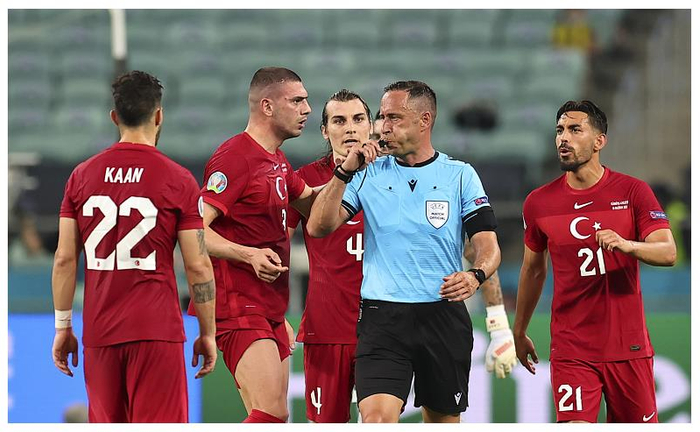 关于意大利强势瑞士,德容爆发神勇的信息 关于意大利强势瑞士,德容爆发神勇的信息