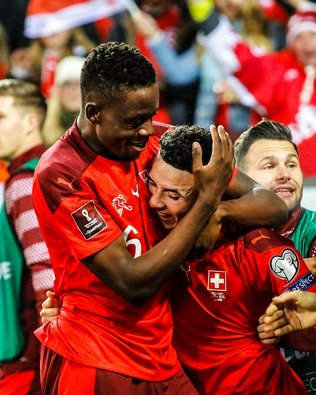 关于意大利强势瑞士,德容爆发神勇的信息 关于意大利强势瑞士,德容爆发神勇的信息