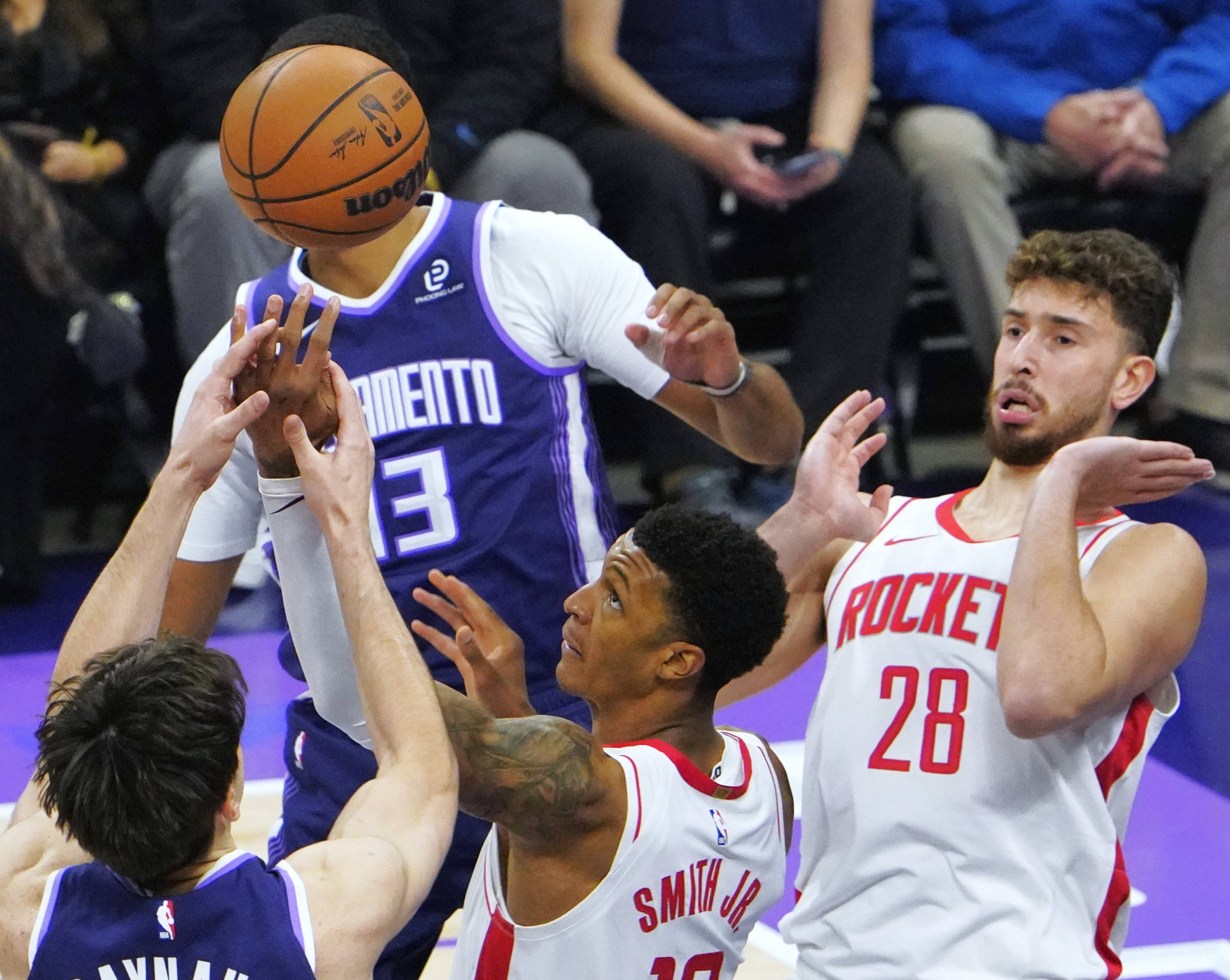 包含国王险胜勇士，拉文关键制胜的词条