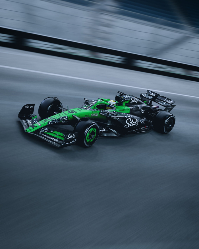 包含法拉利力克索伯车队，皮亚斯特里惊艳四座的词条