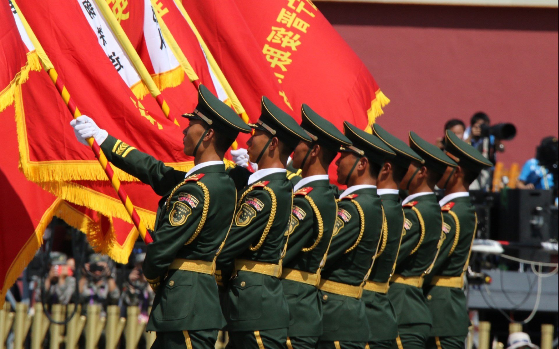 布伦森赛后评分拉满的背后，当步行者鏖战广东队成为篮球文化的交汇点