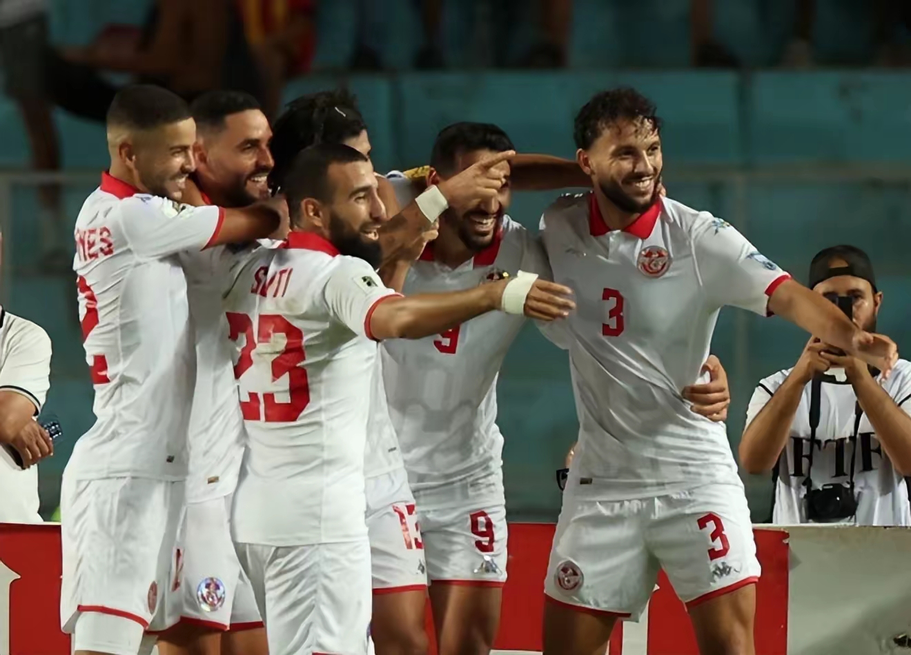 塞尔维亚红星逆转多特蒙德，挺进淘汰赛