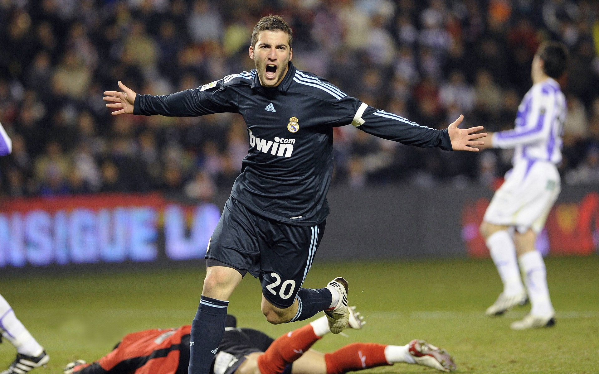 霍勒迪完美演出,骑士险胜掘金诠释何为关键先生