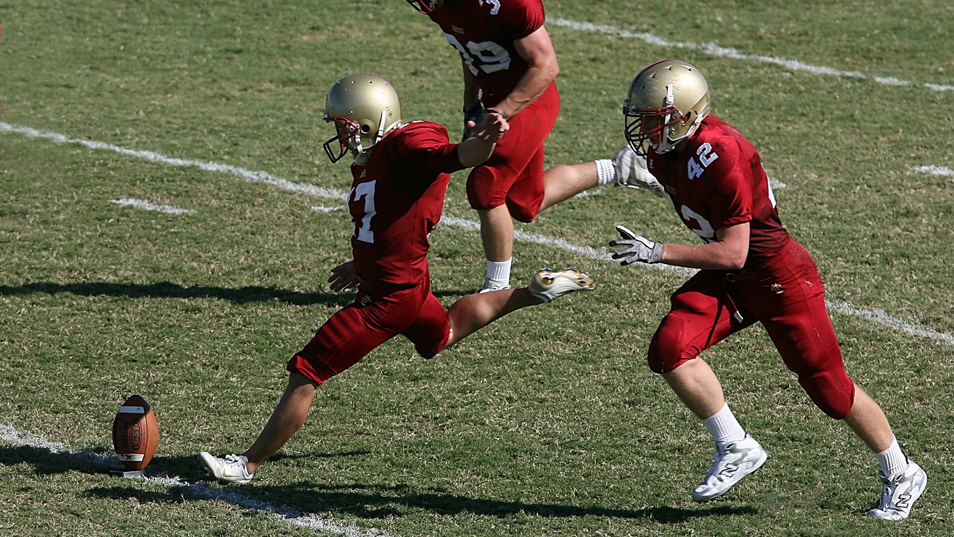年度焦点之战之夜，爱德华兹关键进球定乾坤