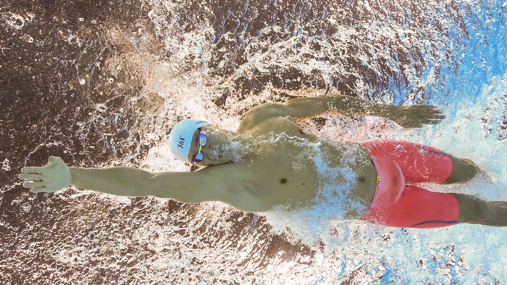 赛道与球场，当福克斯接管街道，广厦跨越天山